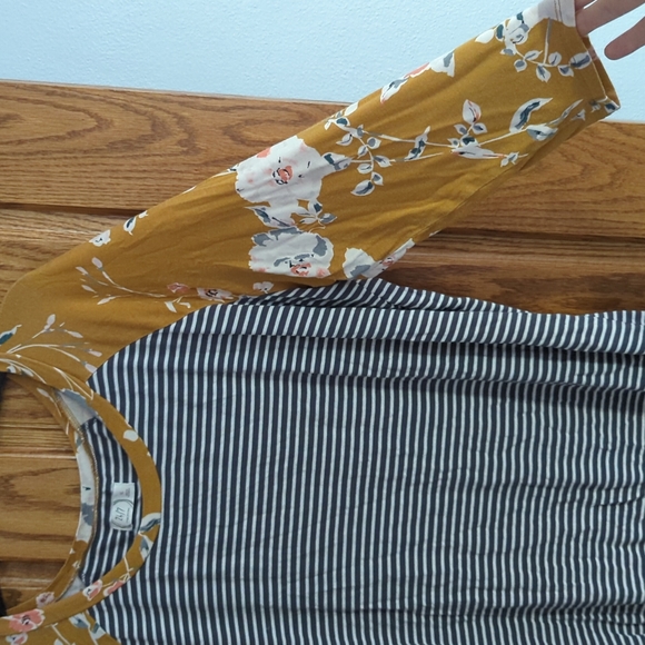 Maurices 25/7 top - Picture 2 of 3